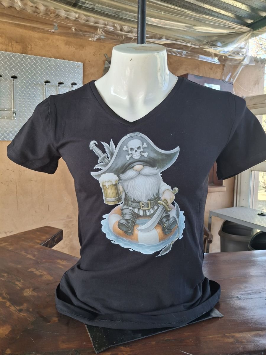 Printed black tee with gnome design